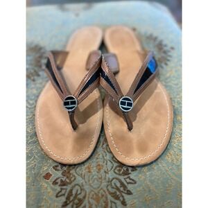 Tommy Hilfiger faux leather tan and black thong sandals in size 8